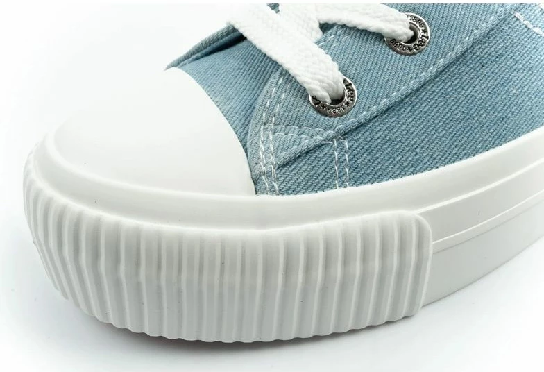 Atlete femra Lee Isla platformë, të kaltra