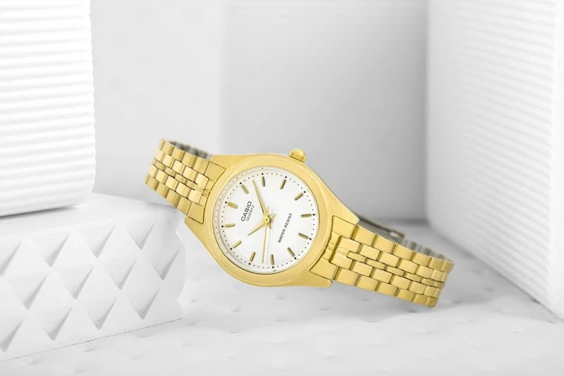 Orë dore për femra Casio, ari