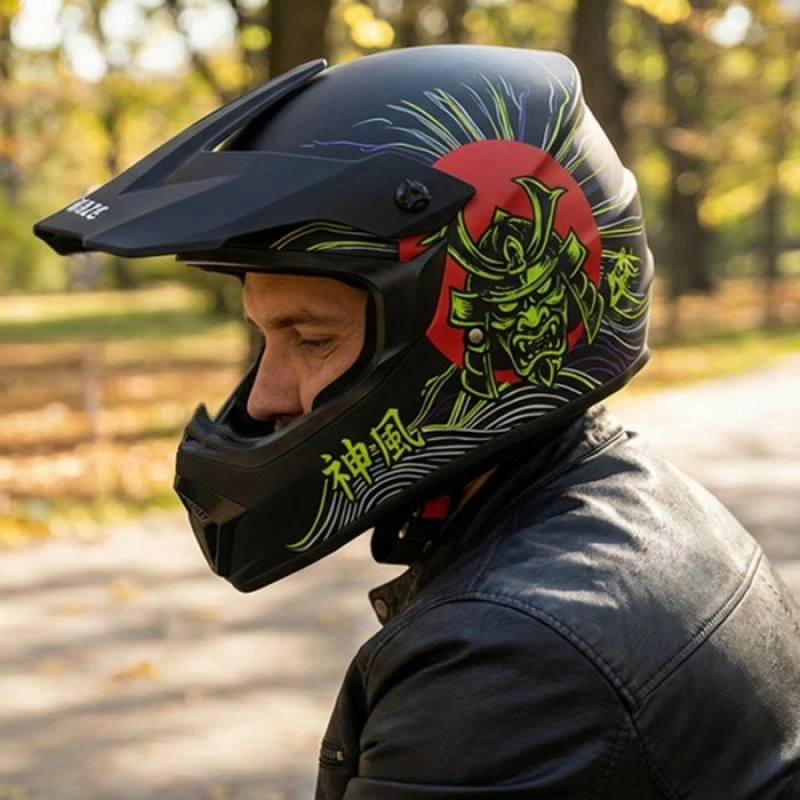 Helmetë full-face KAMIKAZE Tokyo Drift AKC208, e zezë, L