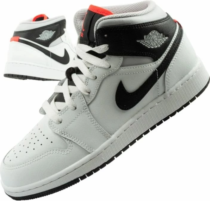 Atlete për femra Nike Air Jordan 1, të bardha të zeza