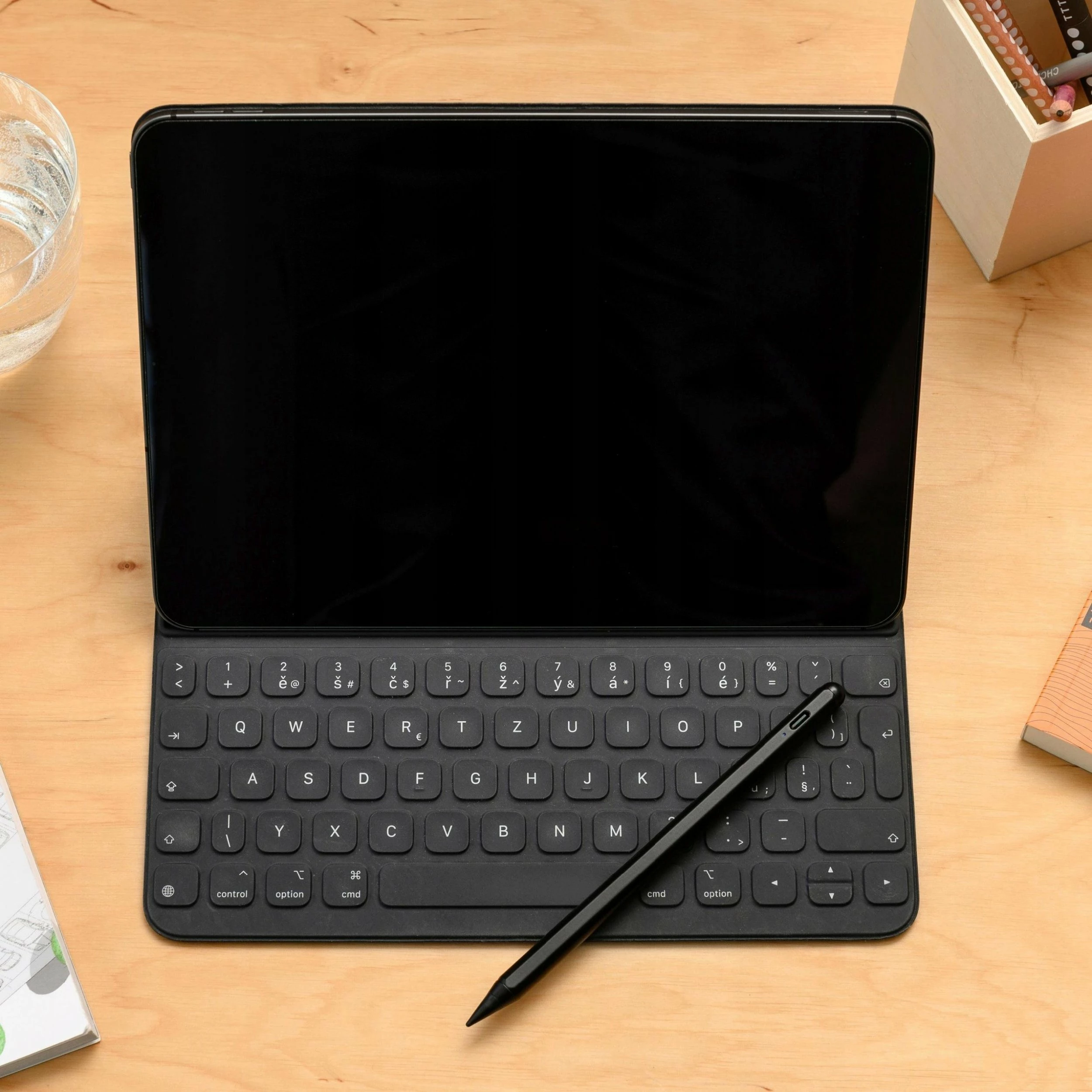 Stylus Adonit Fixed Graphite për Apple iPad, 20h bateri, USB-C, montim magnetik, 2 maja ndërruese, i zi