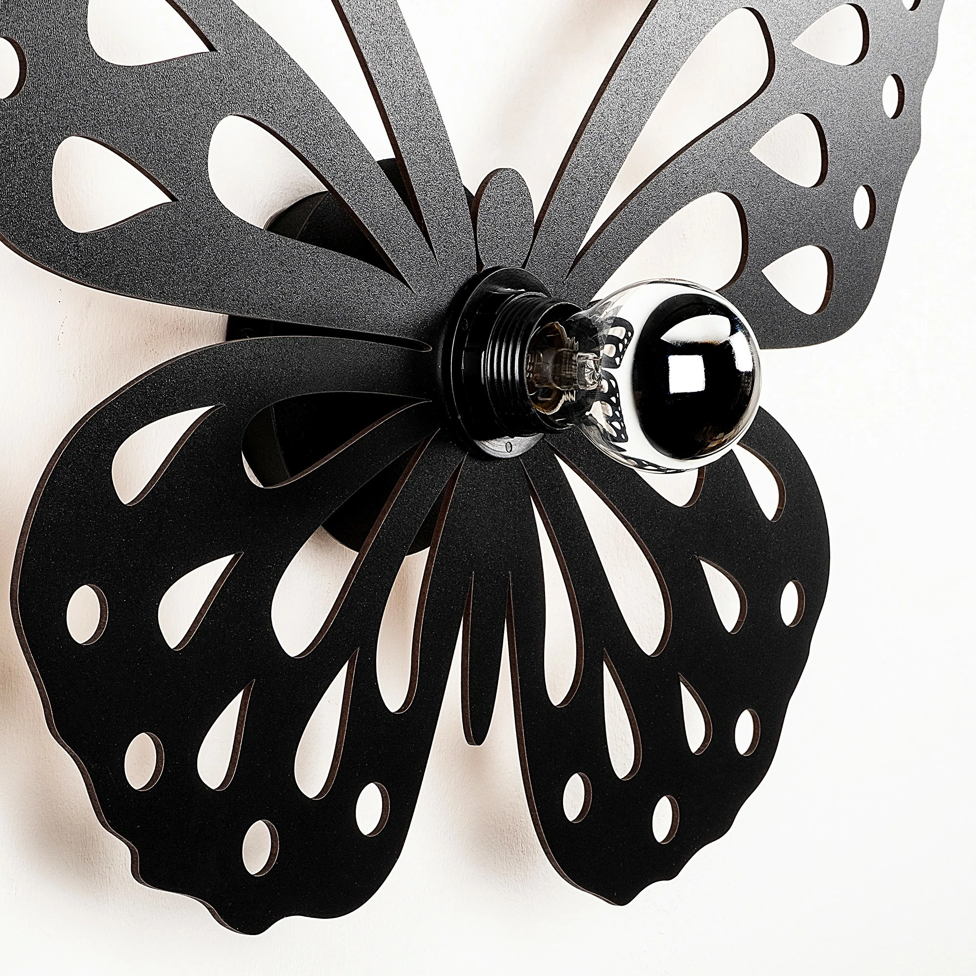Llambë muri Opviq, model fluture, e zezë, W-045