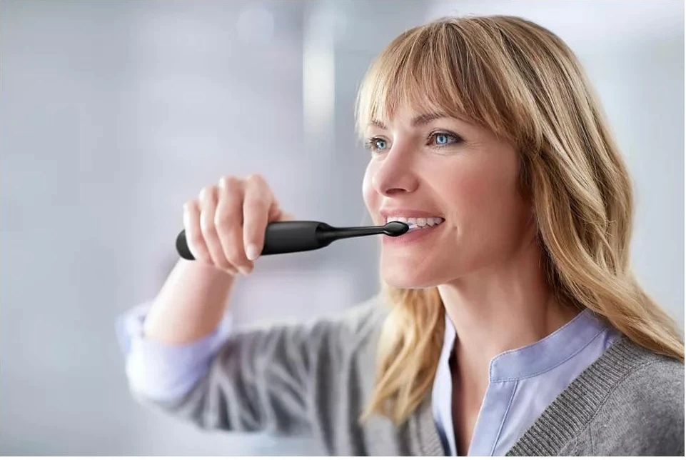 Furçë dhëmbësh sonike Philips Sonicare ProtectiveClean HX6830/44, ngjyrë e zezë