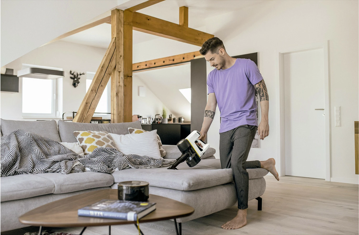 Fshesë me korrent pa kabllo Kärcher VC 4 Cordless myHome, 2-në-1, HEPA, 60 min, e zezë/verdhe