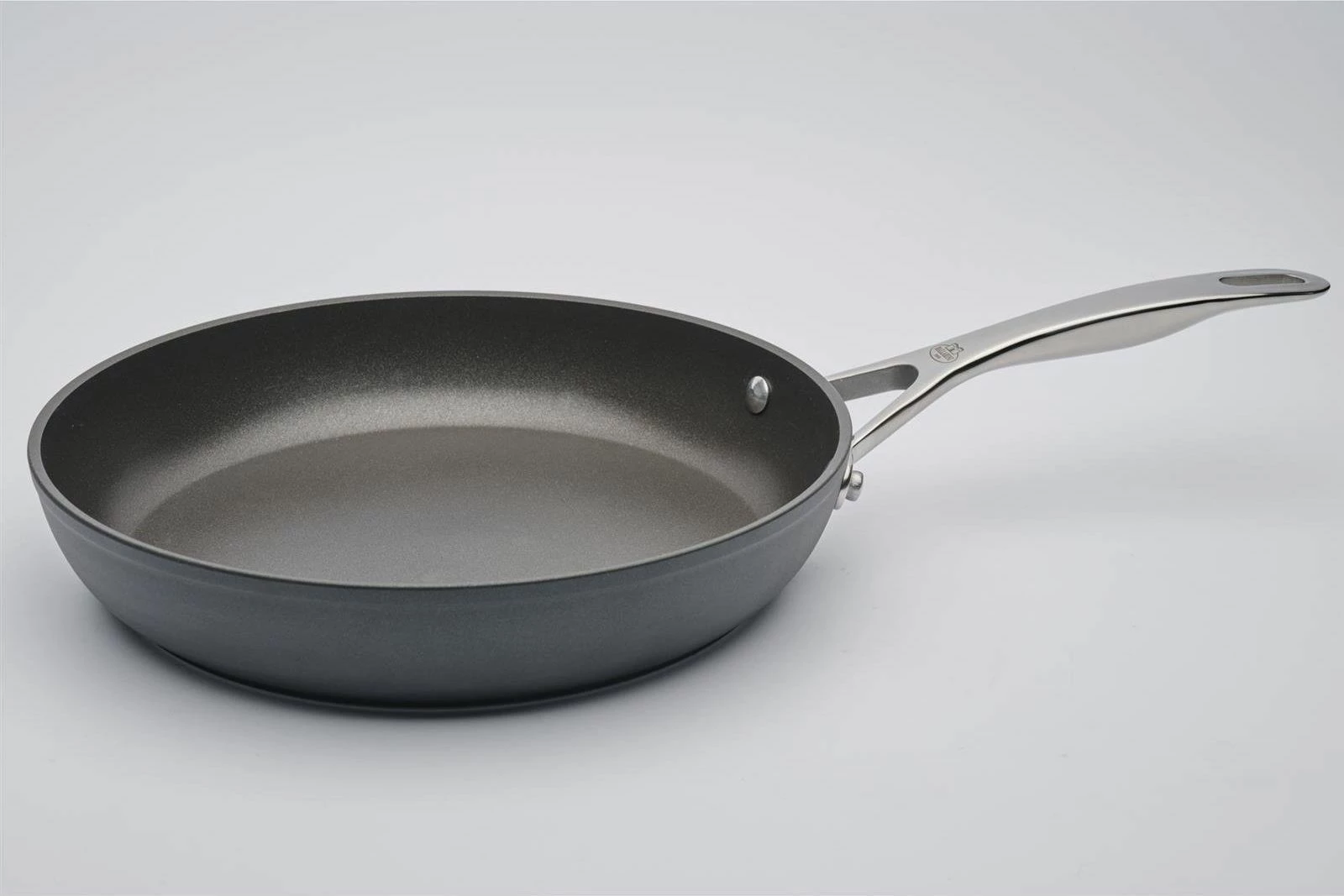 Tigan Ballarini Alba 24 cm, non-stick Keravis TI-X me titan, për induksion, i zi