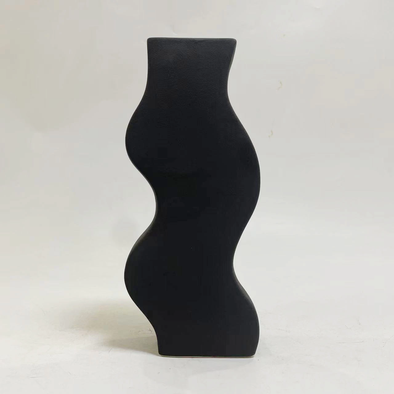 Dekor tavoline prej qeramike, seri 'SEBOR', FH4589.02, ngjyrë e zezë mat, 13x6x30 cm