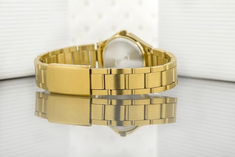 Orë dore për femra Casio, ari