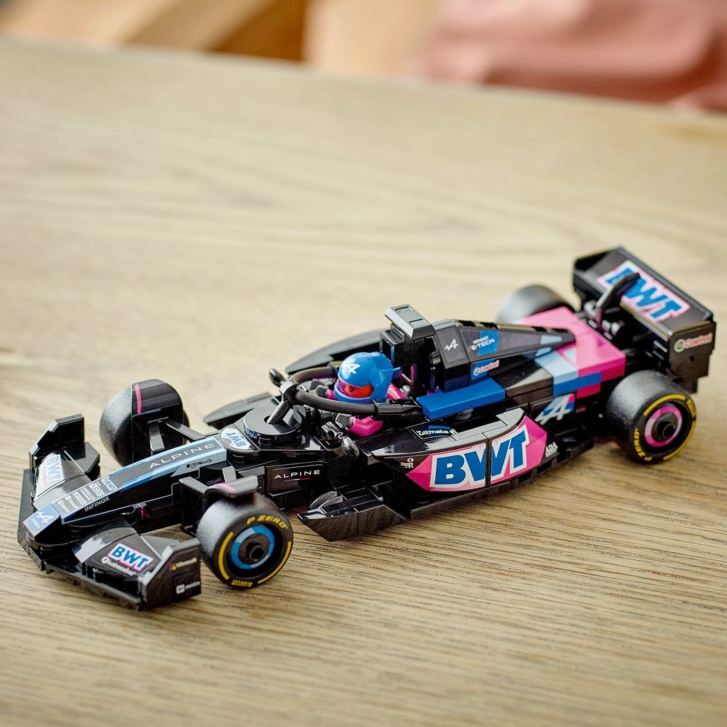 Set LEGO Speed Champions Bolid F1 BWT Alpine Team A524 77248, 258 copë, zi/kaltër/rozë