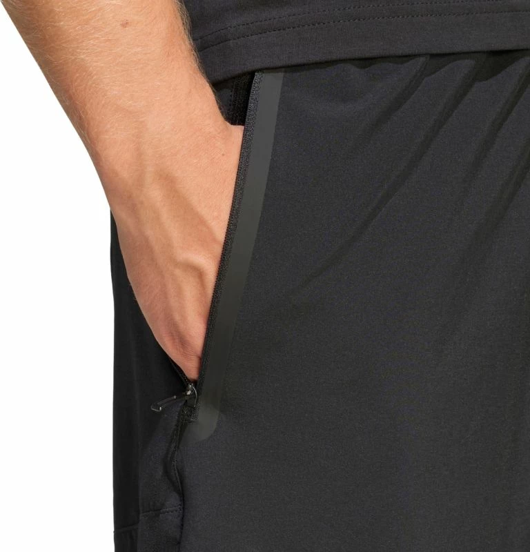 Shorce për meshkuj adidas Tiro Travel Woven JM5542, të zeza [Madhësia: M]