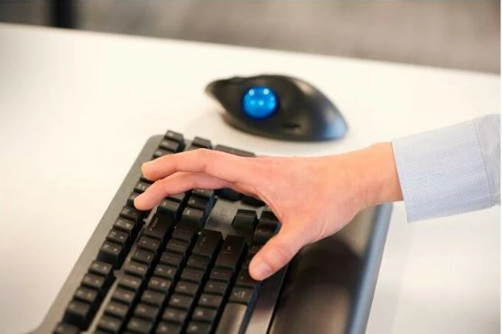 Maus Kensington Pro Fit Ergo TB450 wireless, me trackball, i zi