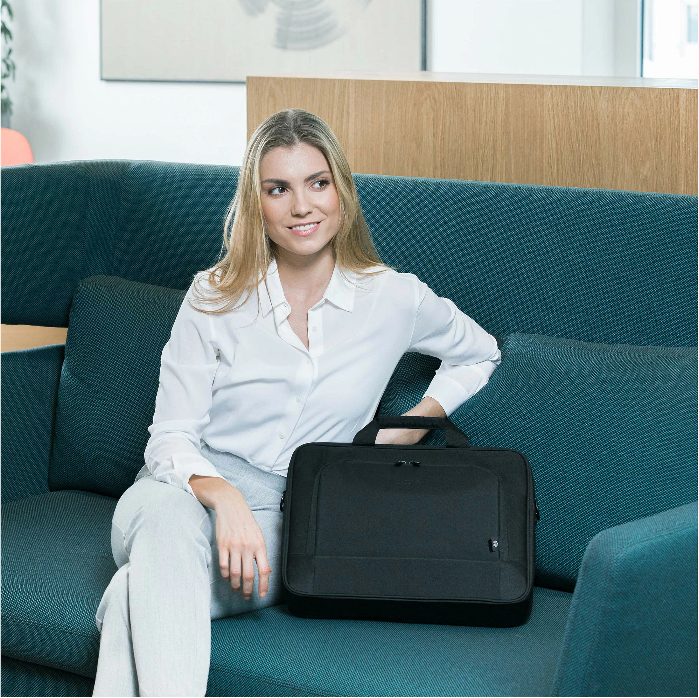 Çantë laptopi DICOTA Eco Top Traveller BASE, 14.1", me rrip shpatulle, e zezë