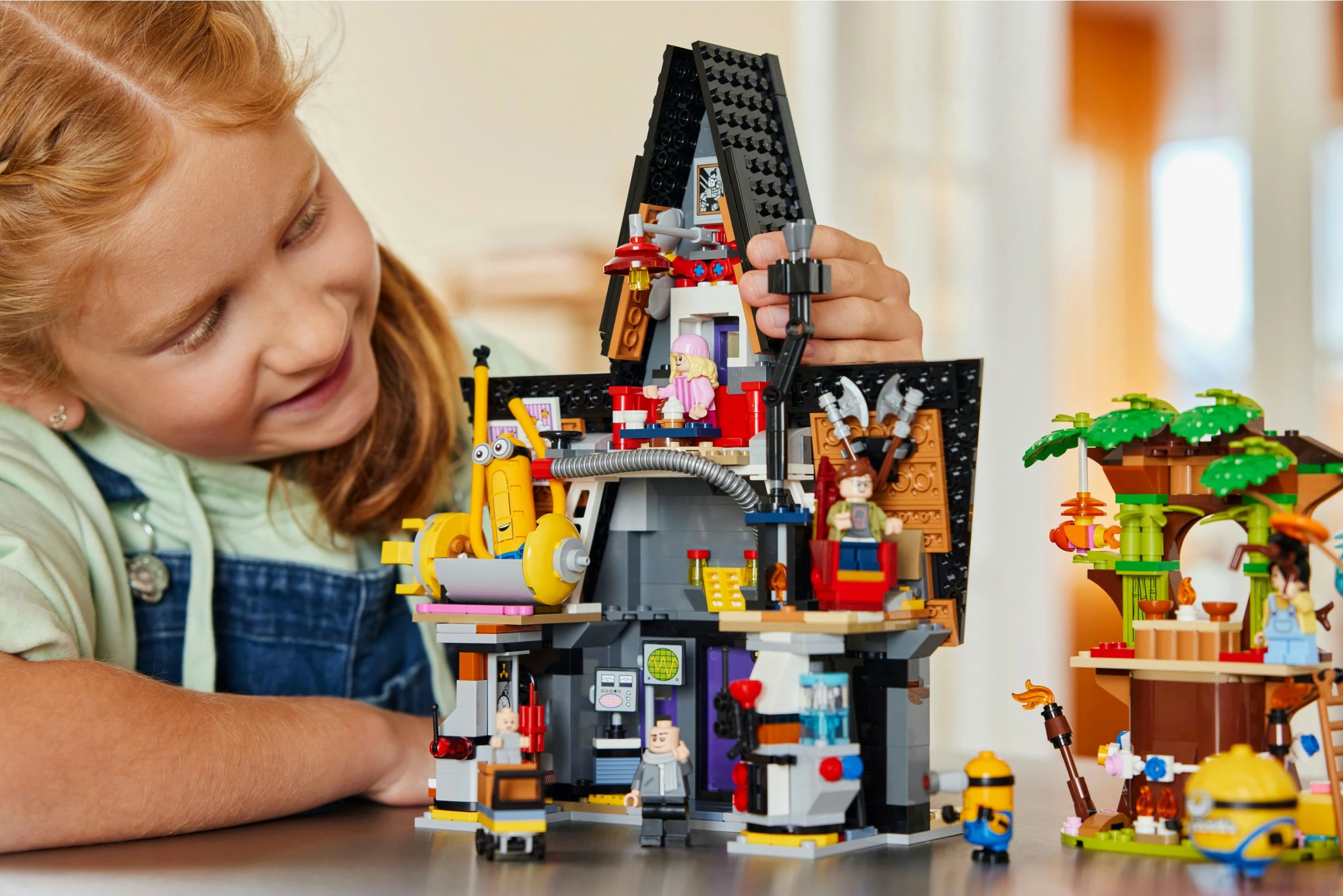 Set ndërtimi LEGO Minions dhe Shtëpia e Familjes së Gru-së, 868 pjesë, 1.31 kg