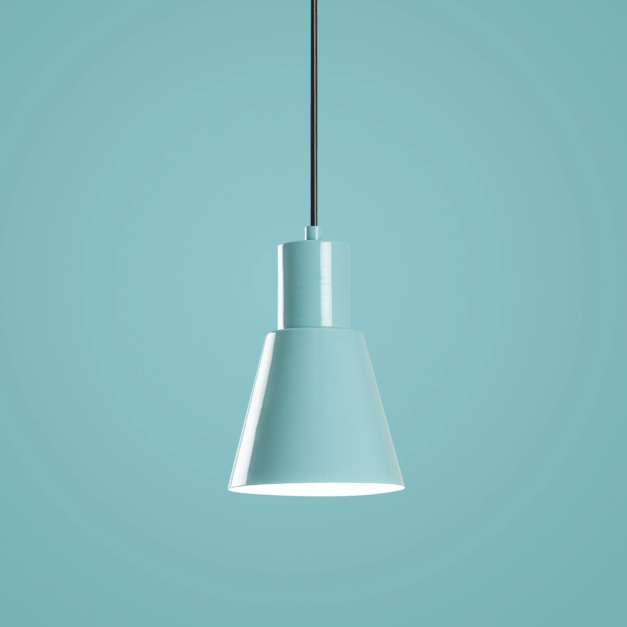 Llambë tavani Opviq, Konikkem, ngjyrë turquoise