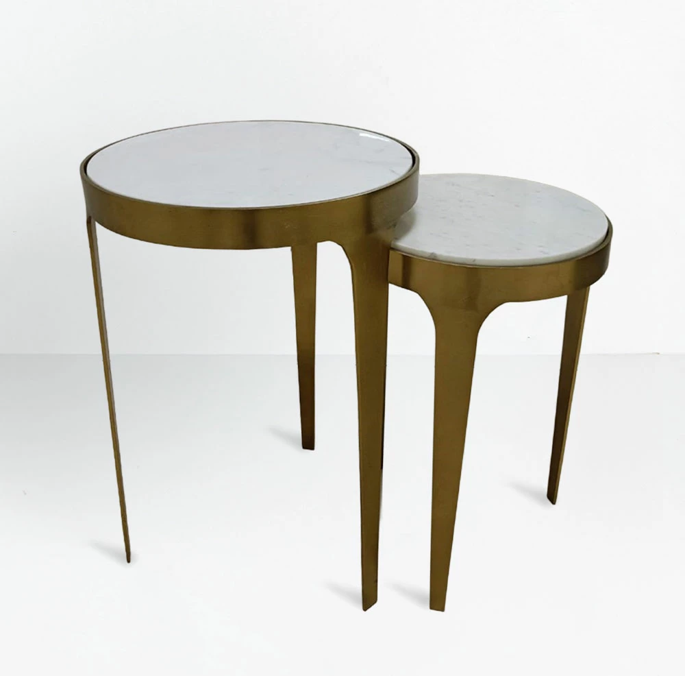 Set tavolinash anësore STICKS, 2 copë, e bardhë dhe ari, 37x37x54.5cm