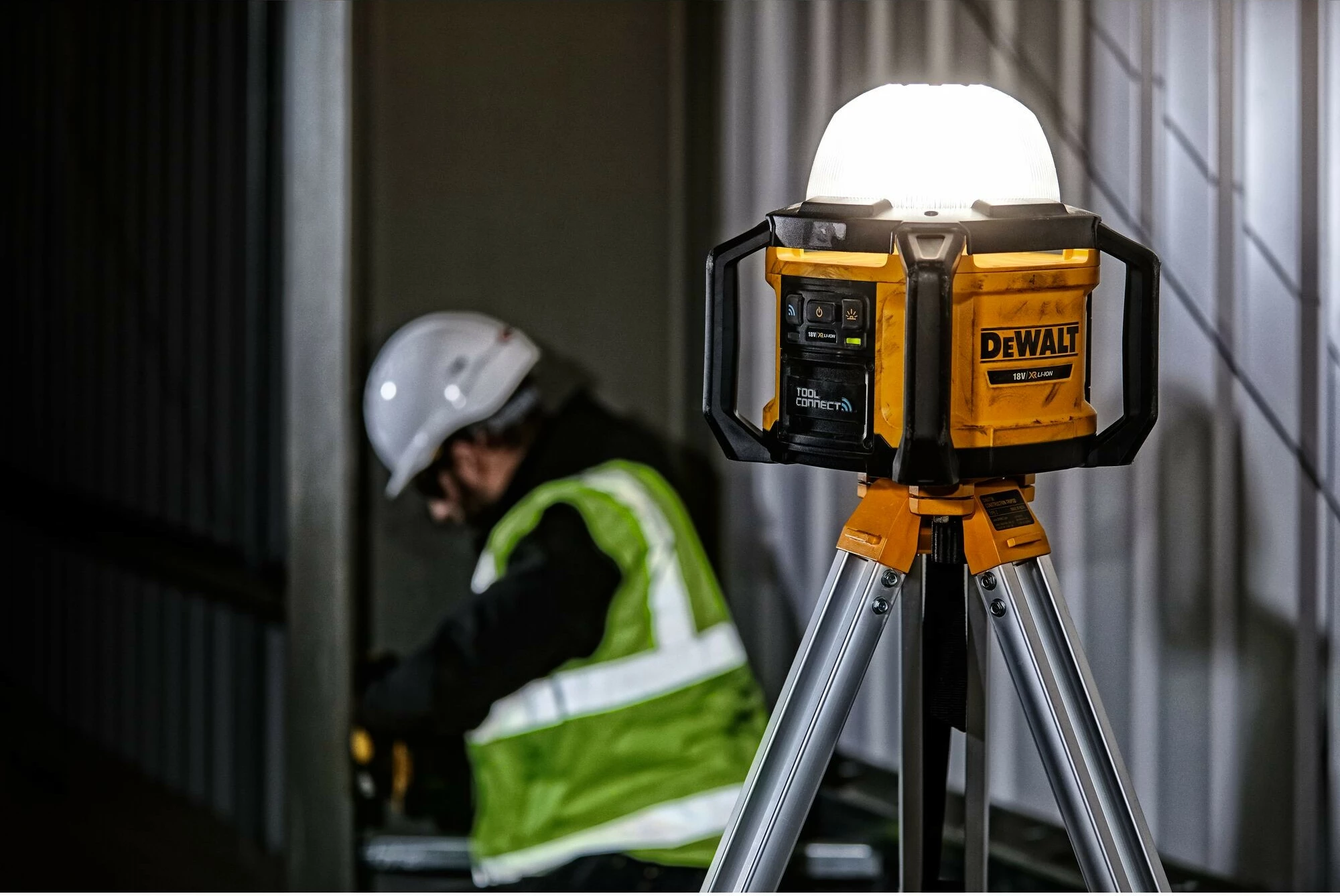 Prozhektor portativ DeWALT 18V, për kantier, i verdhë/zi