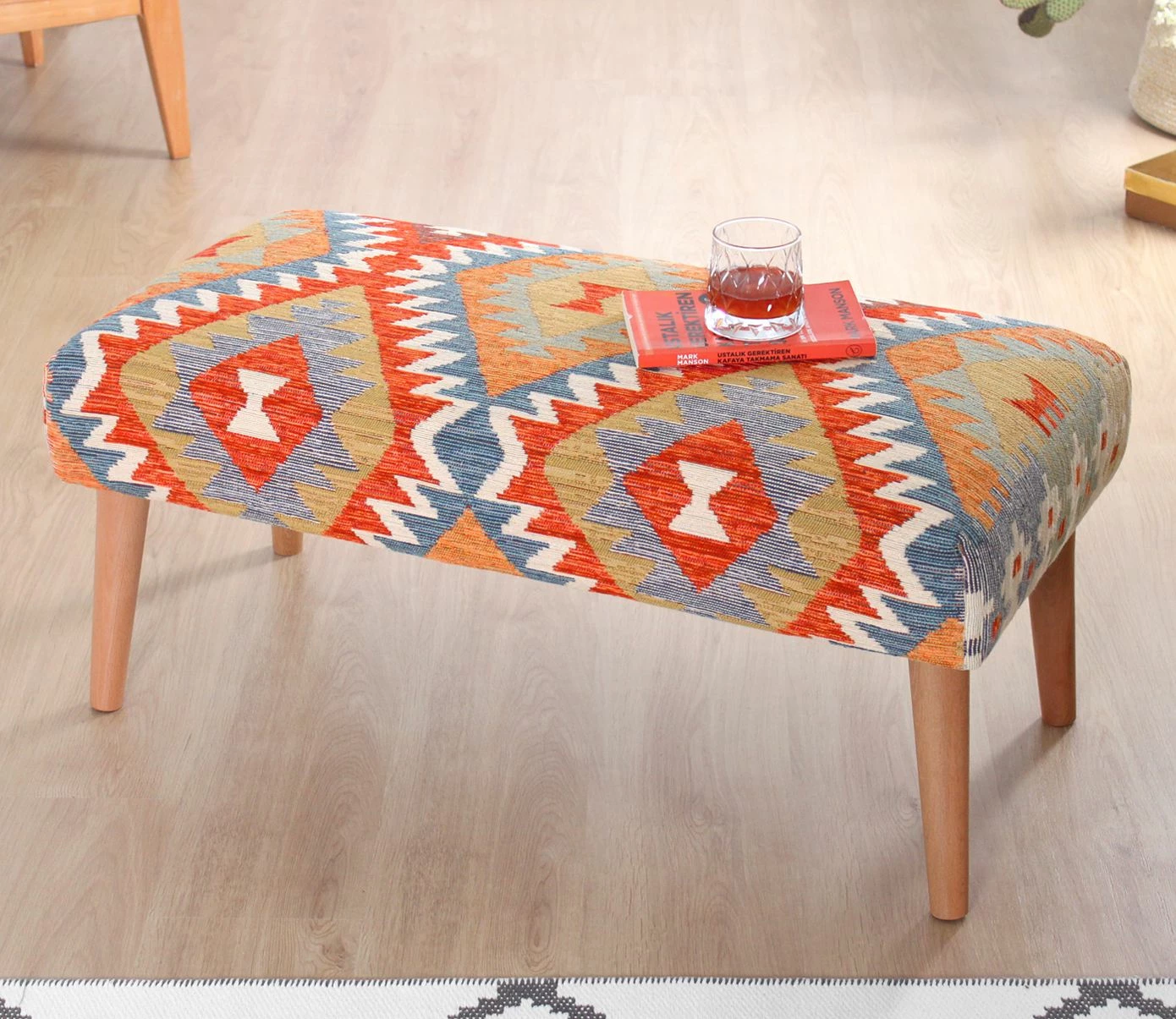 Bankë Atelier del Sofa, Beshir, shumëngjyrëshe
