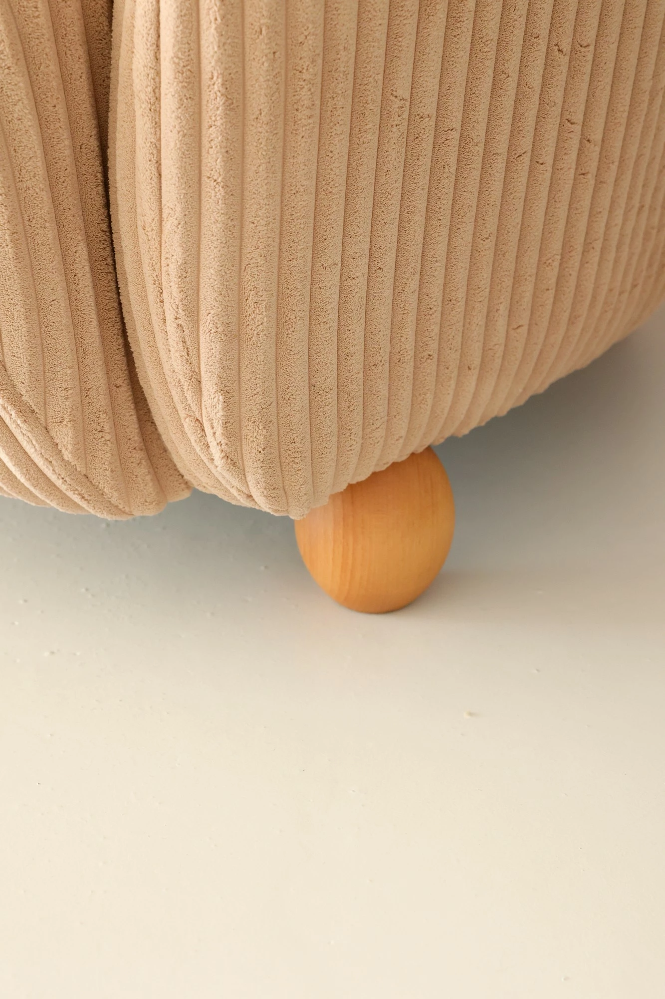 Karrige krahu Atelier del Sofa, Slon, bezhë