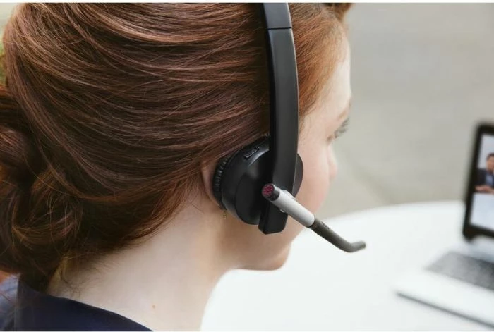 Kufje Logitech H820e (981-000512) wireless mono me USB, të zeza, set me stacion karikimi