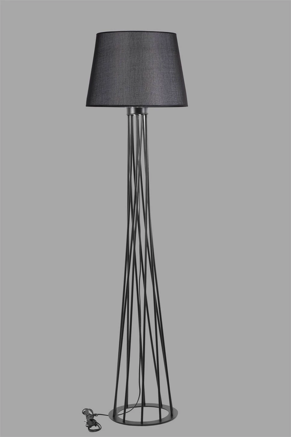 Llambë dyshemeje Opviq, këmbë e zezë, abazhuri piramidë, ngjyrë e zezë