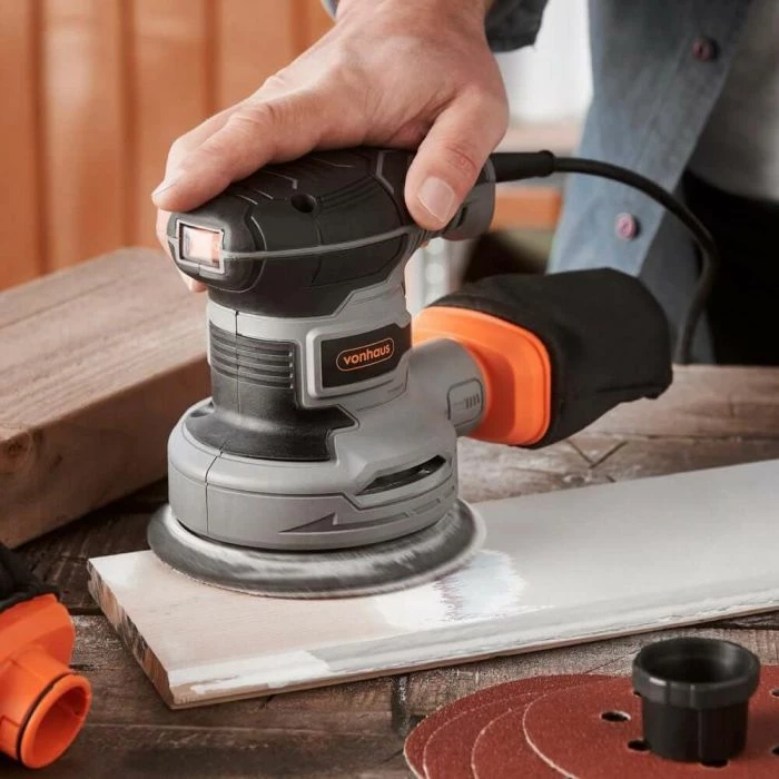 Lëmues ekscentrik VonHaus 3500323, 300 W, disk 125 mm, 6 shpejtësi 7,000–14,000 rpm, kabllo 3 m, me 12 letra zmerile + 2 thasë pluhuri, zi/portokalli/gri