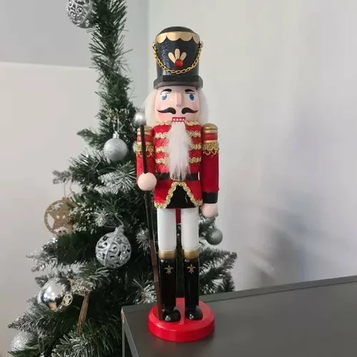 Figurinë dekorative arrëthyes Kaemingk 31 cm, dru/tekstil, kuqe/zezë