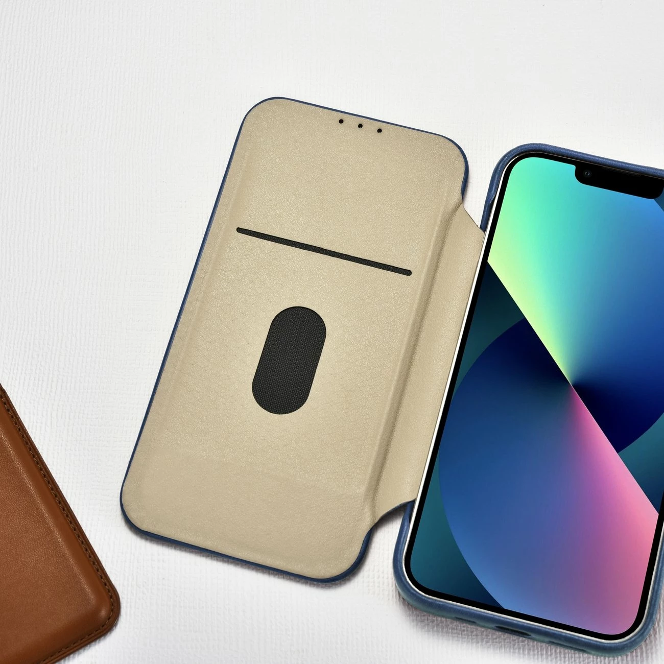 Mbështjellës iCarer Oil Wax Premium Leather Folio për iPhone 14 Pro Max, MagSafe, Kaltër
