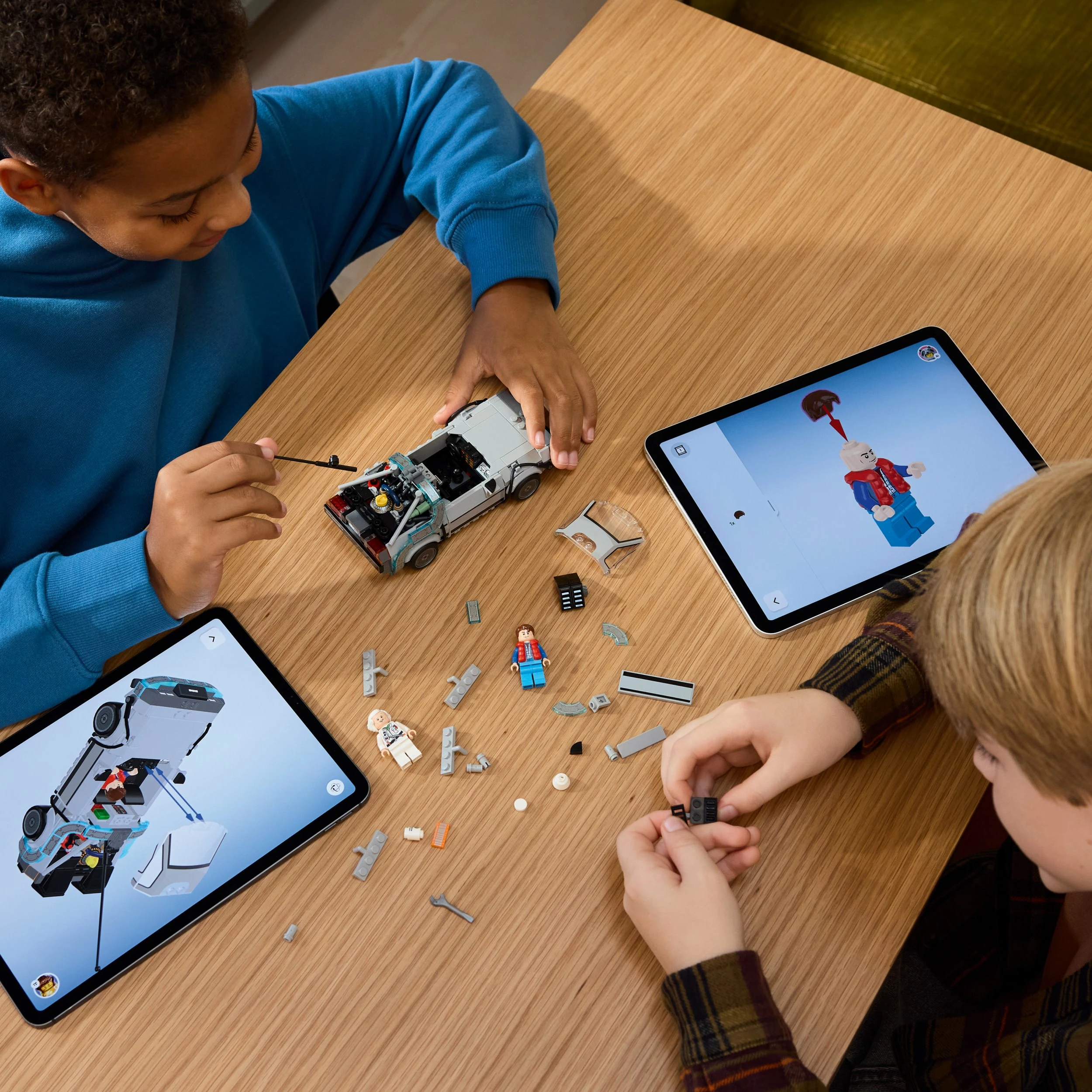 Set ndërtimi LEGO Speed Champions Time Machine Back to the Future 77256, 357 copë, 2 minifigura, 9+