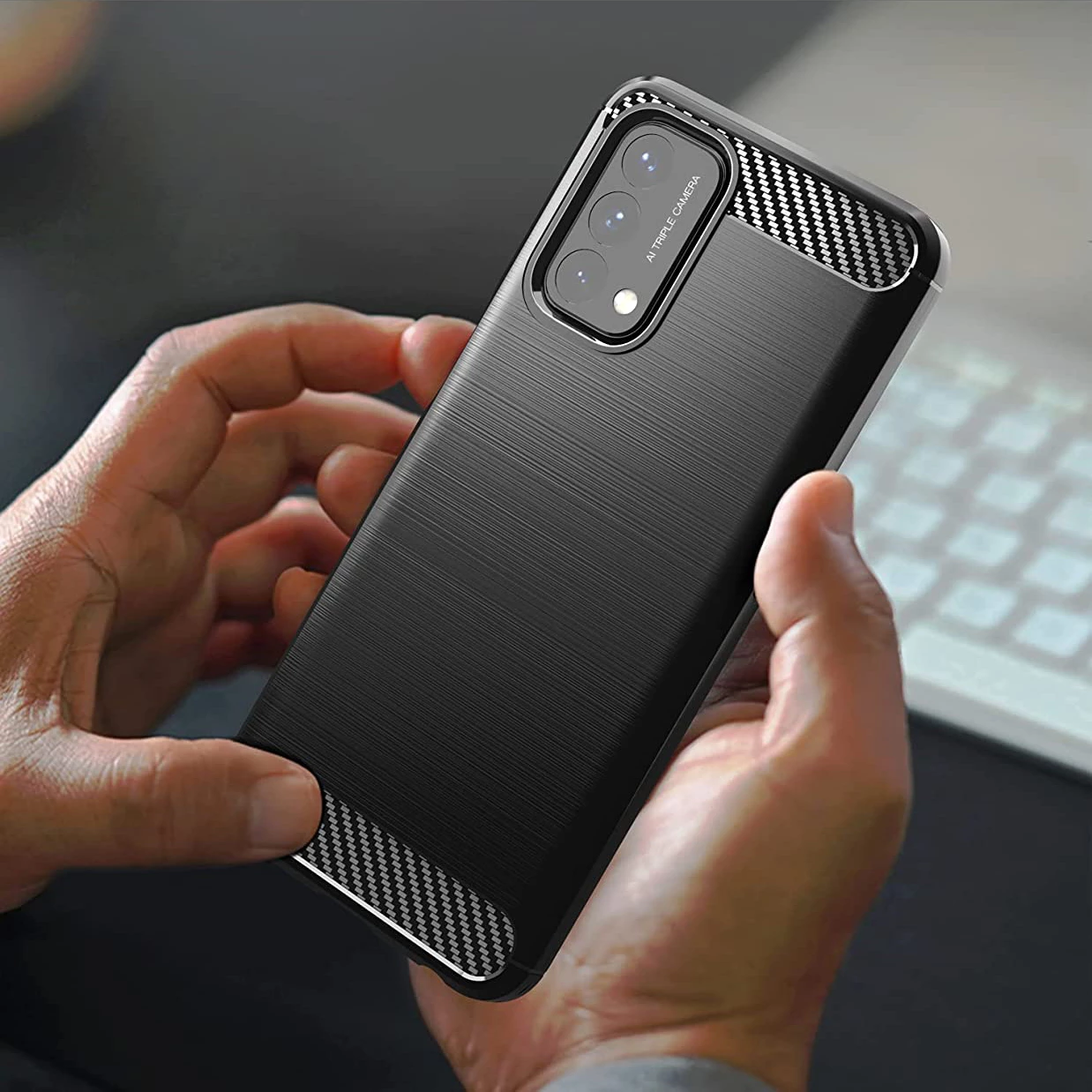 Mbështjellës Hurtel Carbon Case për OnePlus Nord N200 5G, i zi