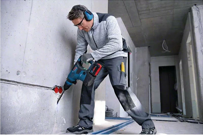 Trapan çekiç Bosch GBH 18V-34 CF Professional, SDS Plus, brushless, 2x 8Ah, valixhe, zi/blu