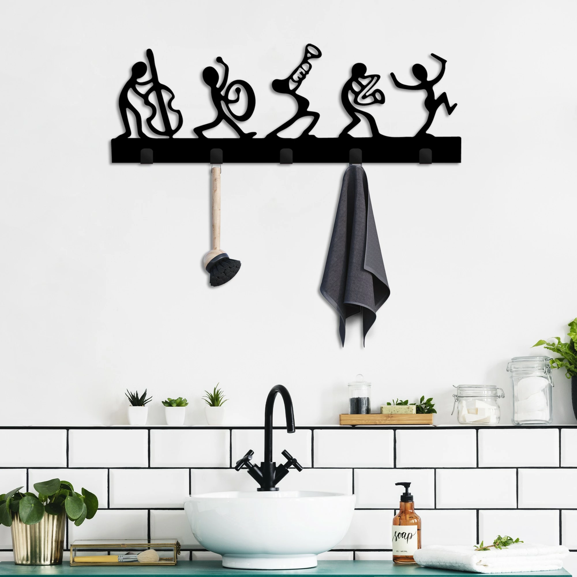 Varëse muri prej metali, motiv bendi muzikor, Wallity, e zezë