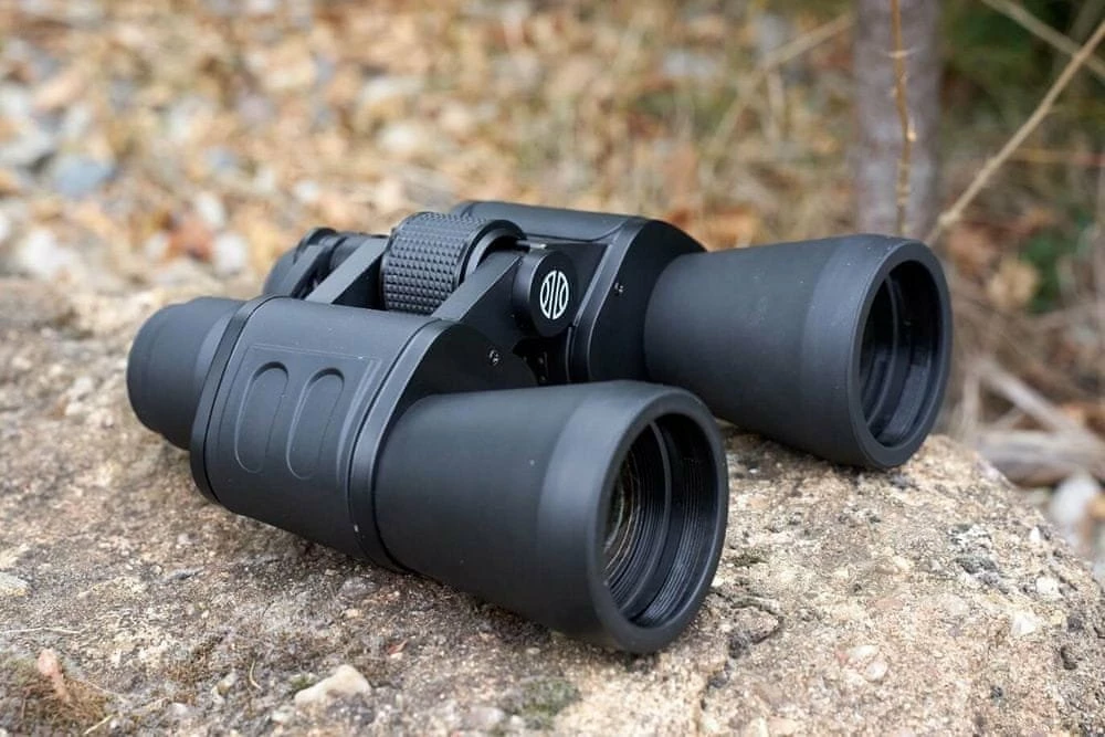 Lornetë Focus Bright 12x50, e zezë, set me çantë, rrip dhe leckë pastrimi