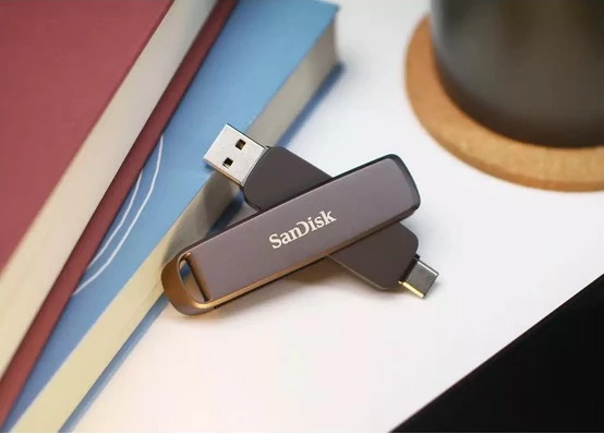 USB stick Sandisk Extreme Pro 1TB, swivel, USB 3.2, i zi
