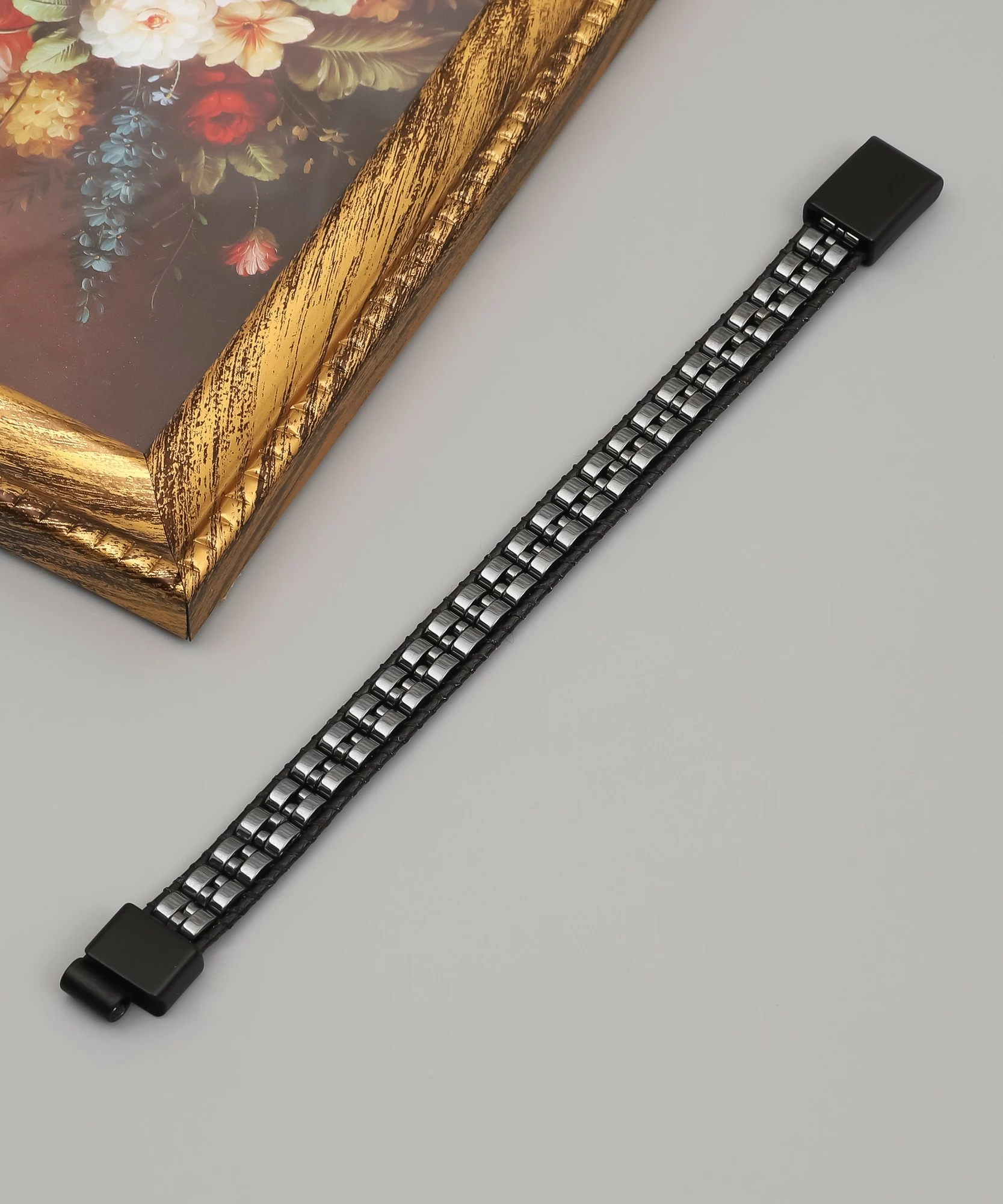 Byzylyk Jumeon, gur hematiti dhe lëkurë, argjend, YRABL2061, 21cm