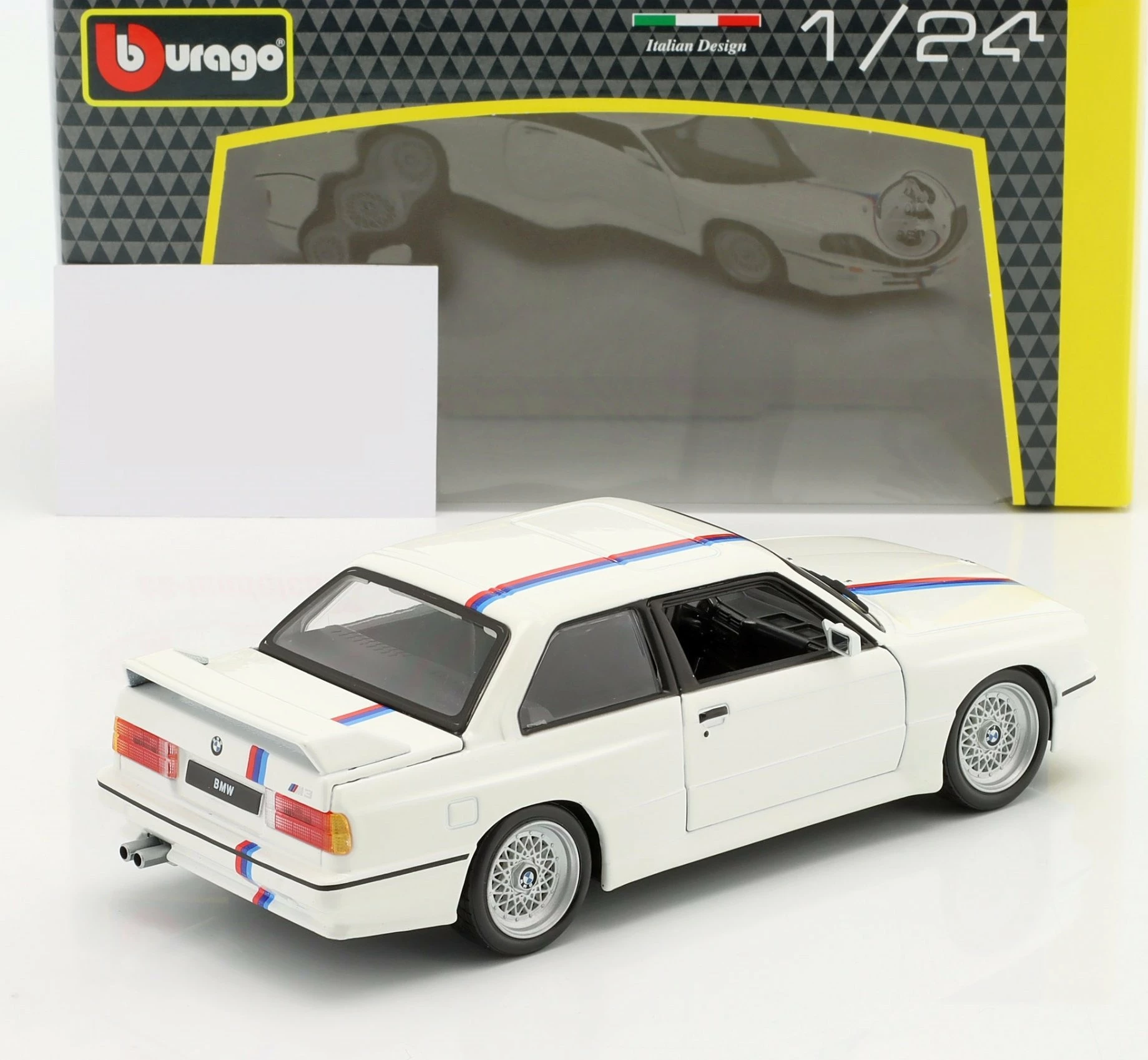 Model makine Bburago BMW 3 Series M3 1988 (E30) 1:24, metal, dyer të lëvizshme, 18.5 cm, e bardhë