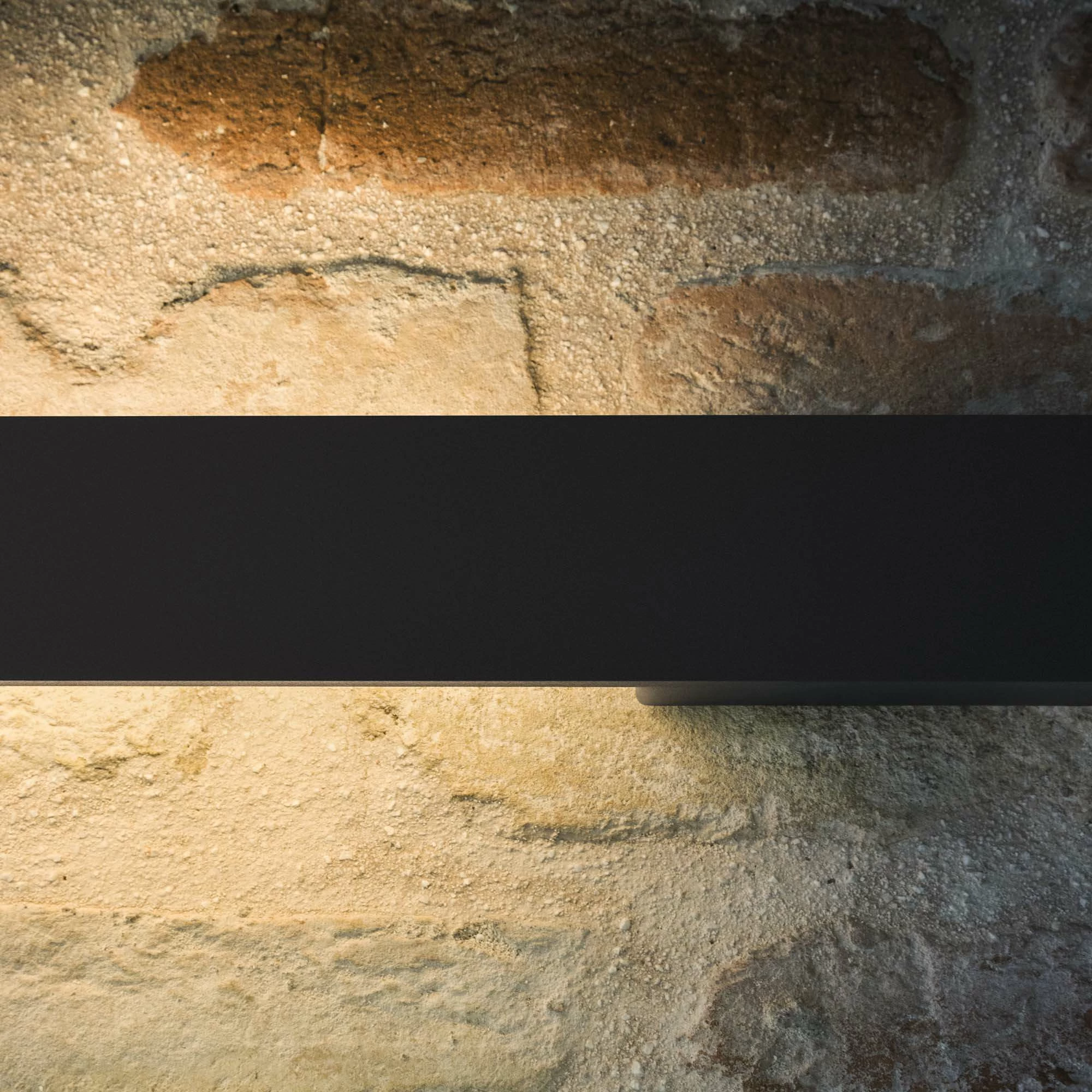 Llambë muri për eksterier AP Line D104, e zezë