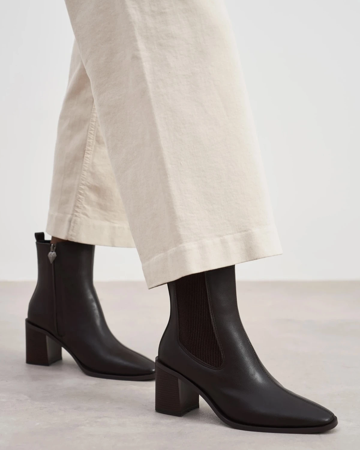 Sirius Dark Brown