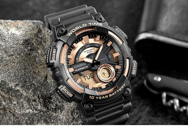 Orë dore për meshkuj CASIO, e zezë