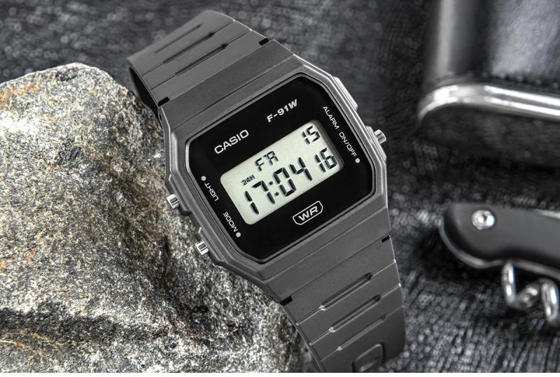 Orë dore unisex CASIO F-91WB-1AVEF, e zezë, me kuti