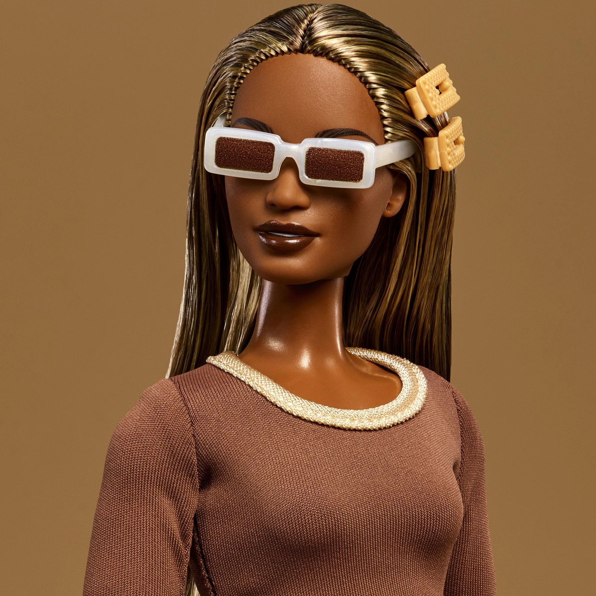 Kukull Barbie Mattel You Create Barbie Basics Neutral Set 002 (JJX36), me 2 koka të ndërrueshme, 4 veshje, aksesorë