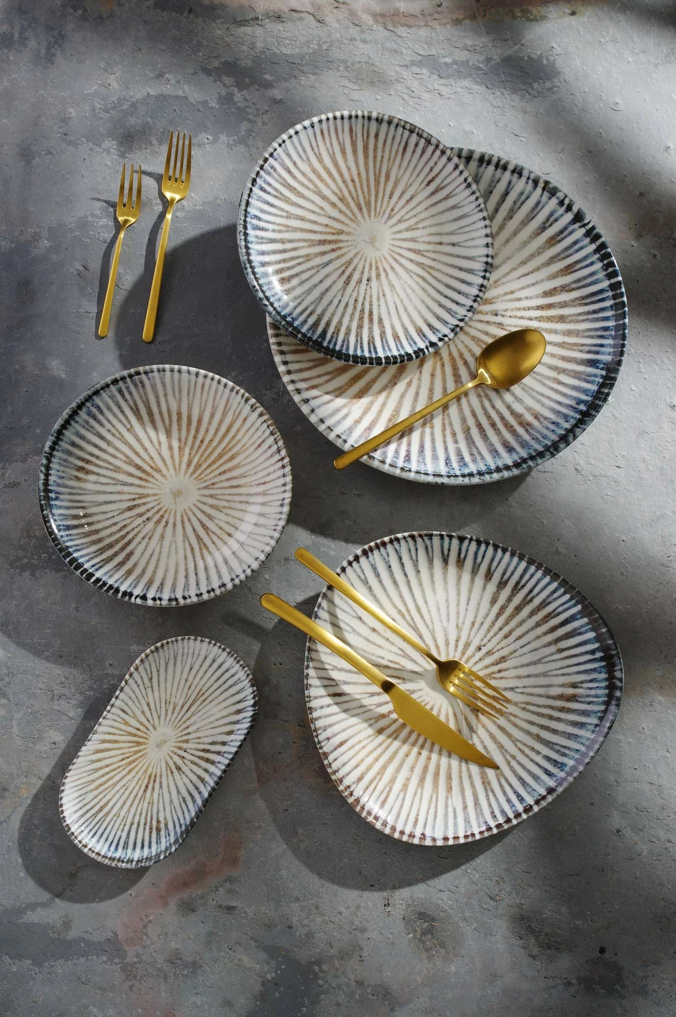 Pjatë trekëndore Fine Dine Ammonite 260 mm, gri-kaltër, set 6 copë