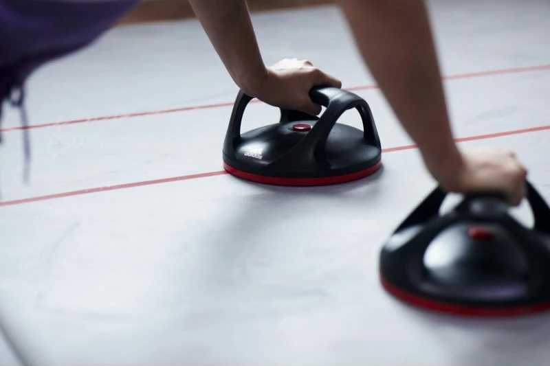 Mbajtëse rotulluese për push-up adidas, për meshkuj dhe femra, të zeza me të kuqe