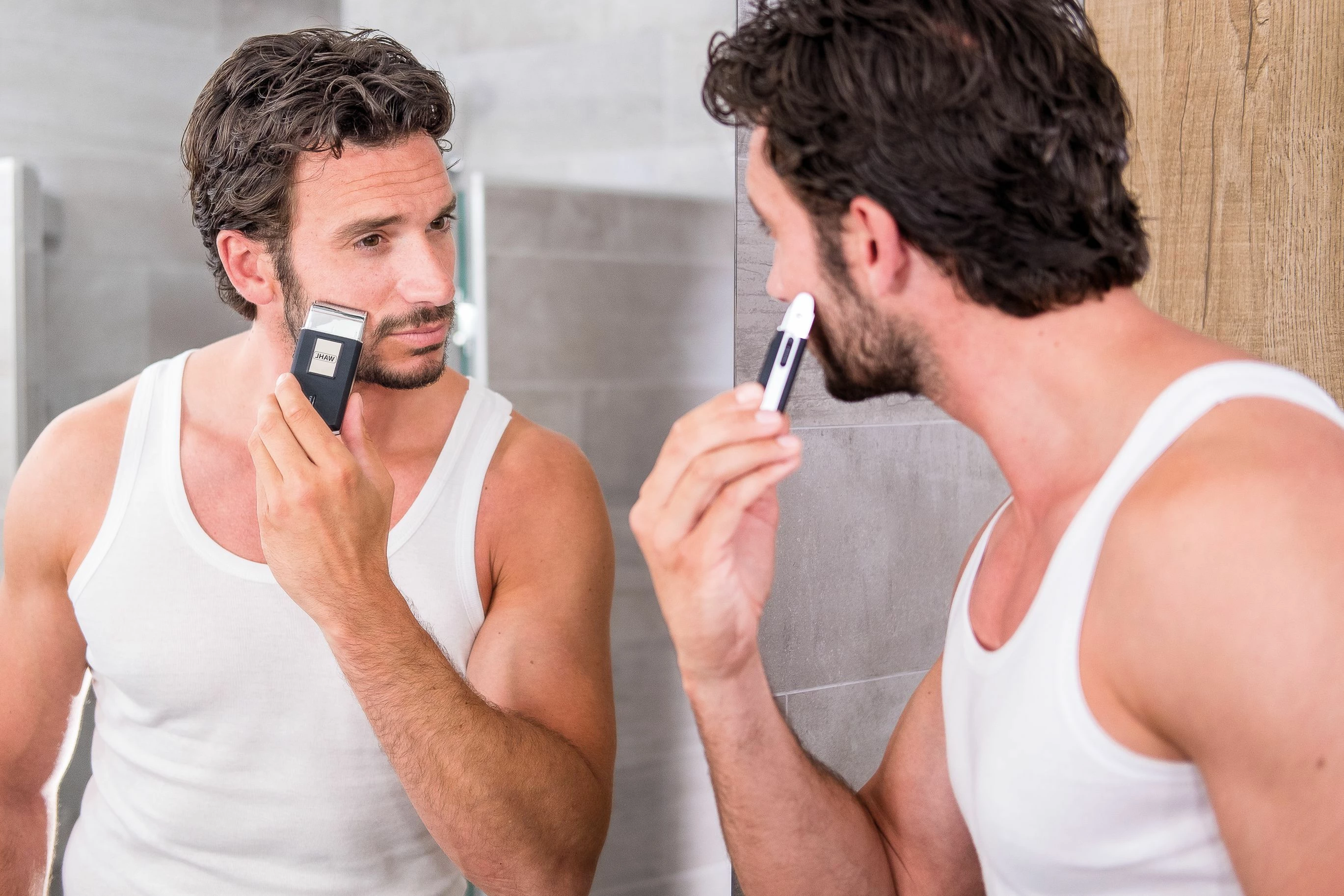 Makinë rroje Wahl Travel Shaver 03615-1016, folje, me bateri 45 min, karikim 480 min, set me qese + fletë prerëse rezervë + brushë pastrimi, e zezë