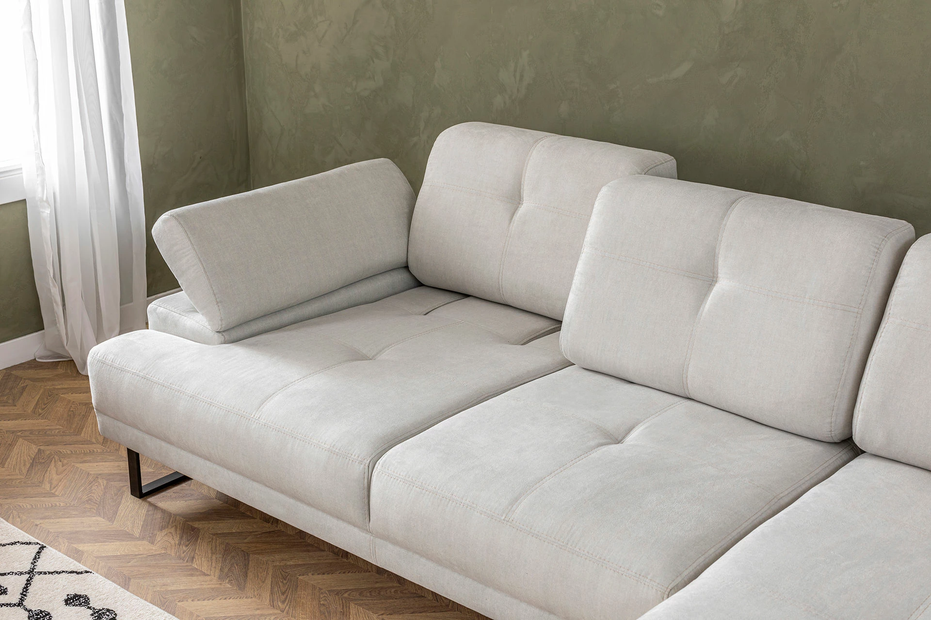 Këndare Atelier del Sofa, Mustang Small, e djathtë, bezhë