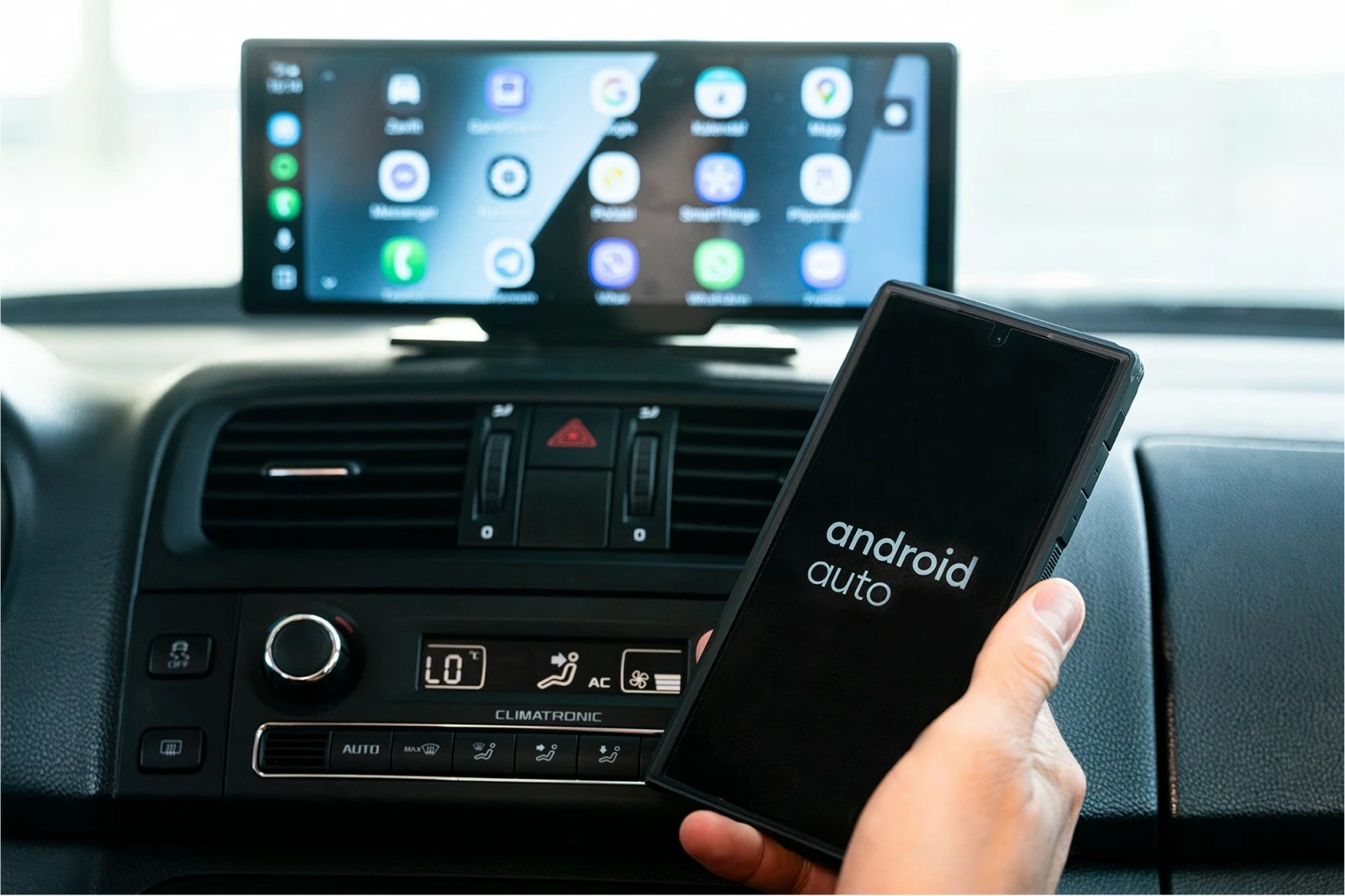 Ekran CarPlay/Android Auto për veturë Sencor SCT M1060BWT, 10.26\" IPS, HD 1060x600, wireless, kamerë mbrapa 1080p, i zi
