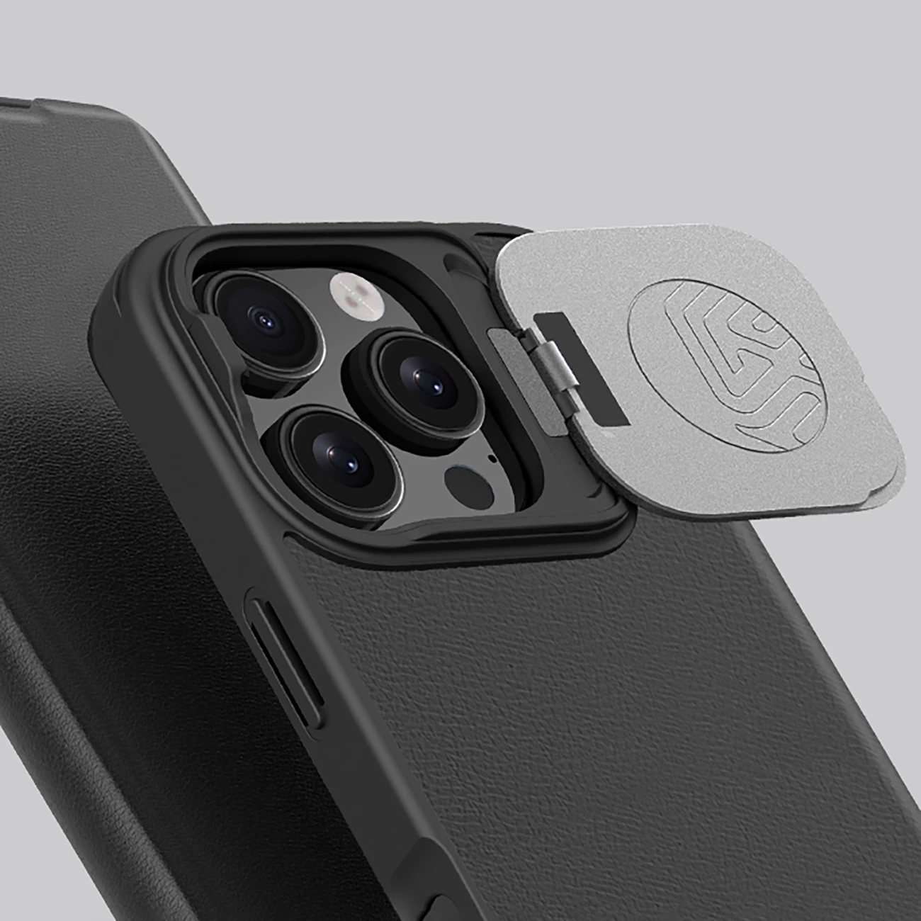 Mbështjellës Nillkin Qin Prop lëkurë për iPhone 16 Pro Max, me kapak kamere dhe mbajtëse, e zezë