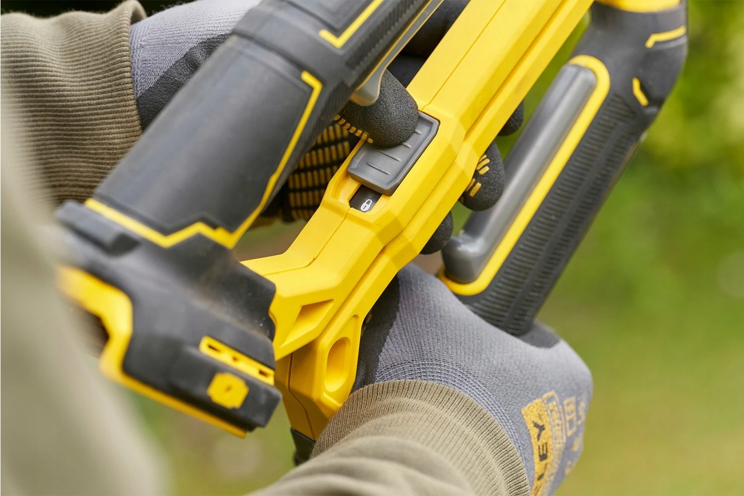 Krasitëse me zinxhir, Stanley Fatmax SFMCPS515B-XJ, 18V V20, prerje 100 mm, shinë 15 cm, pa bateri, e verdhë/zezë