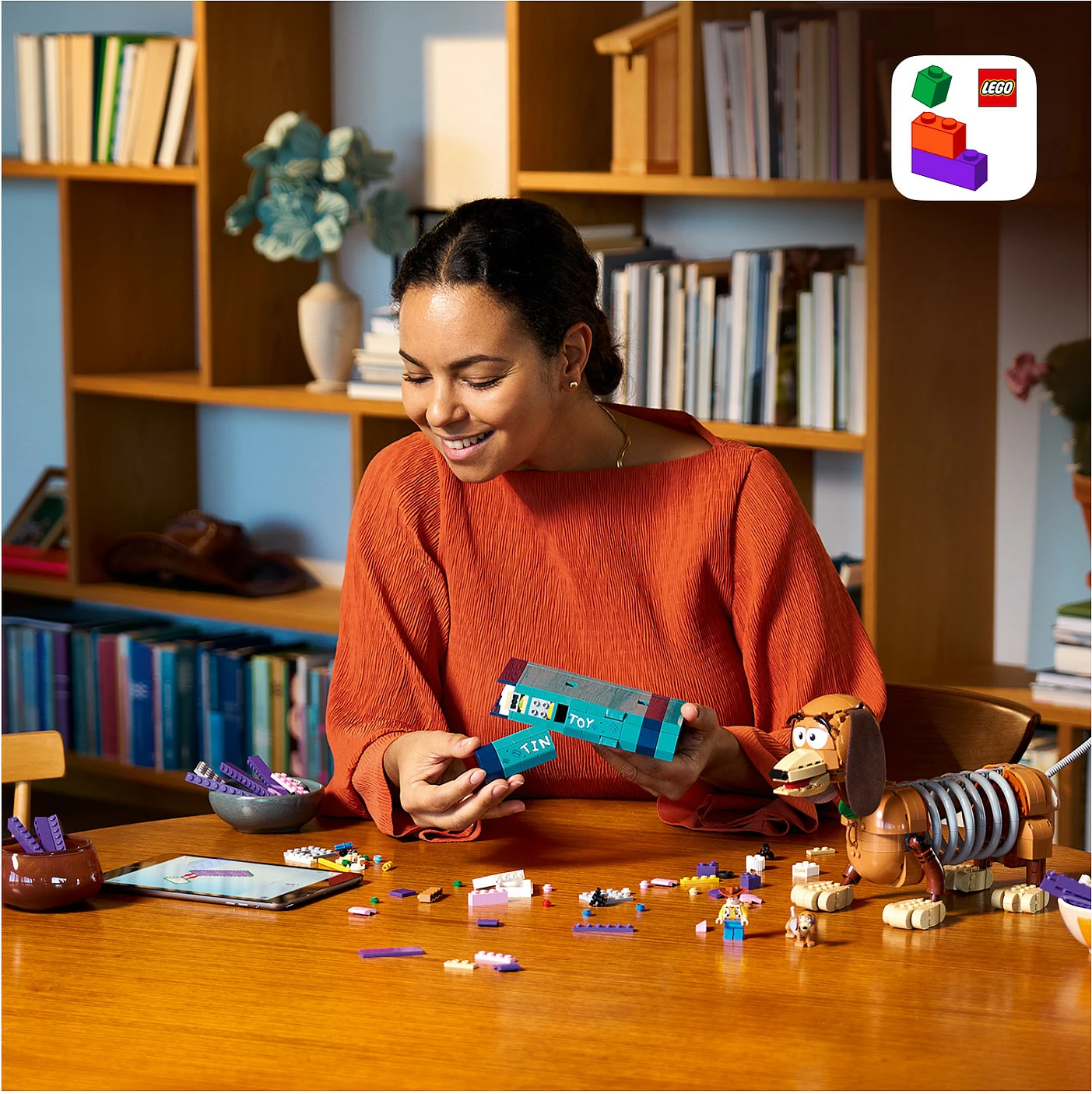 Set ndërtimi LEGO Disney Pixar Toy Story 43301 Slinky Dog Bookends, 1311 pjesë, 18+, shumëngjyrësh