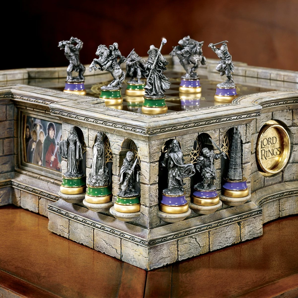Set shahu NOBLE COLLECTION The Lord of the Rings, tabelë 38 x 38 cm, 32 figurina prej kallaji