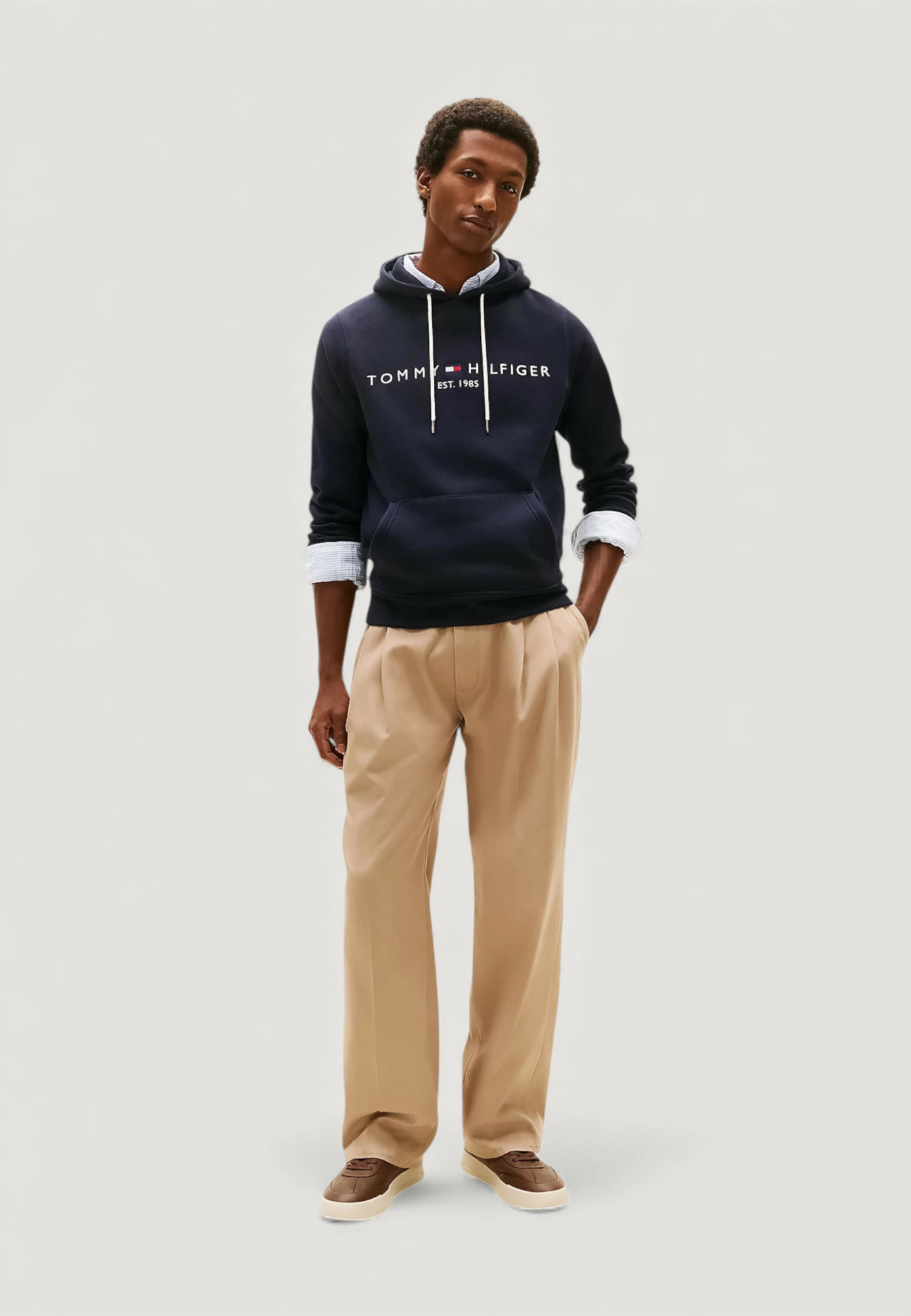 Duks me kapuç për meshkuj Tommy Hilfiger CORE TOMMY LOGO MW0MW10752, kaltër e errët [Madhësia: XS]