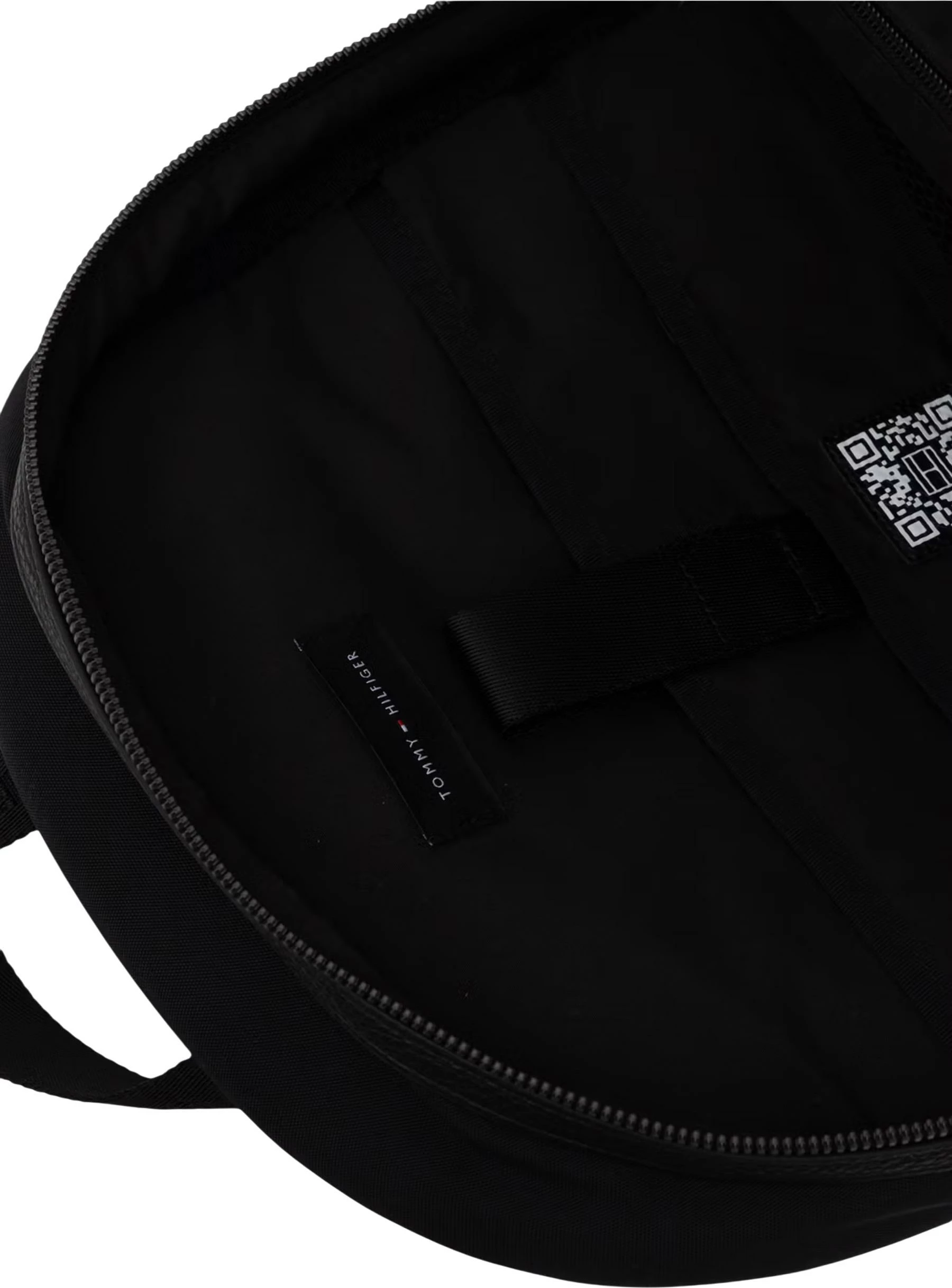 Çantë shpine për meshkuj Tommy Hilfiger TH Repreve AM0AM14443, e zezë